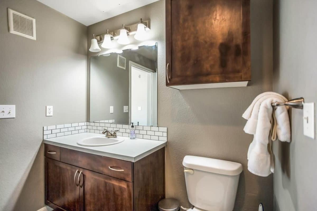 Charming 1Bd In Trendy West End Neighborhood Apartment Dallas Bagian luar foto
